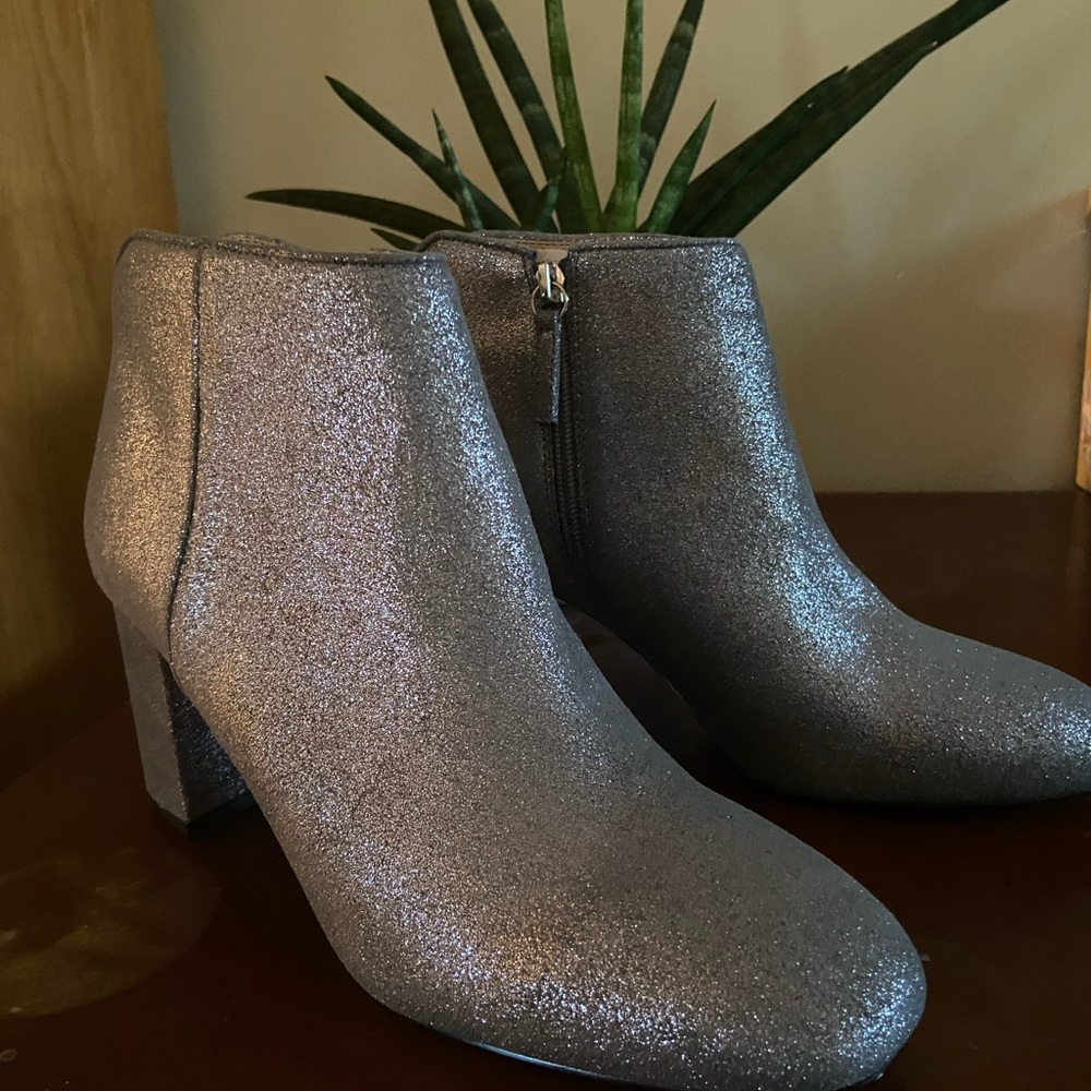 White House Black Market Shimmering Silver Ankle Boots Women’s 8.5